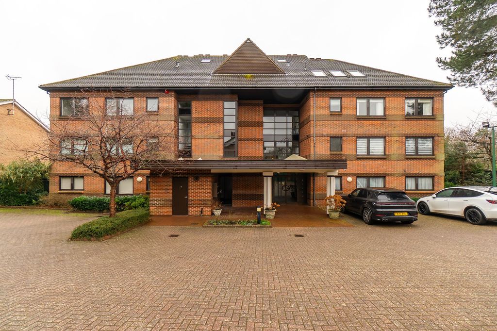 2 bed penthouse for saleHawthorne Drive, Evington LE5