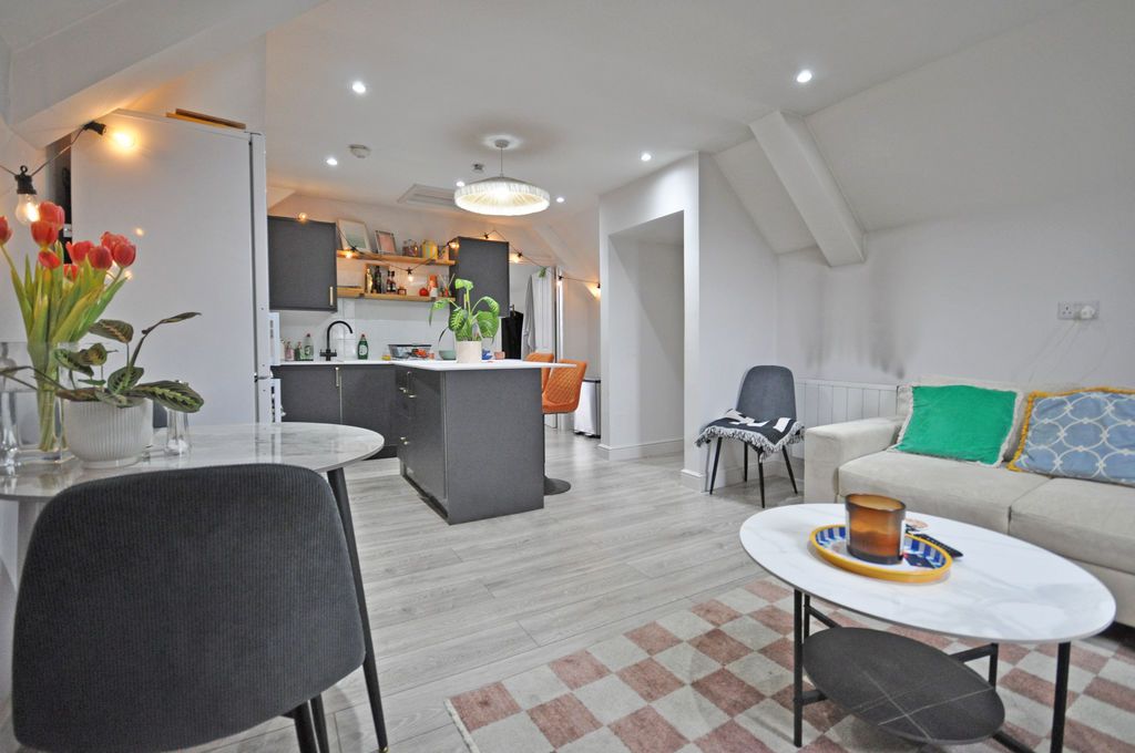 Additional image 6 of 2 bed flat for saleLuxury Top Floor Apartment, Caerau Road, Newport NP20