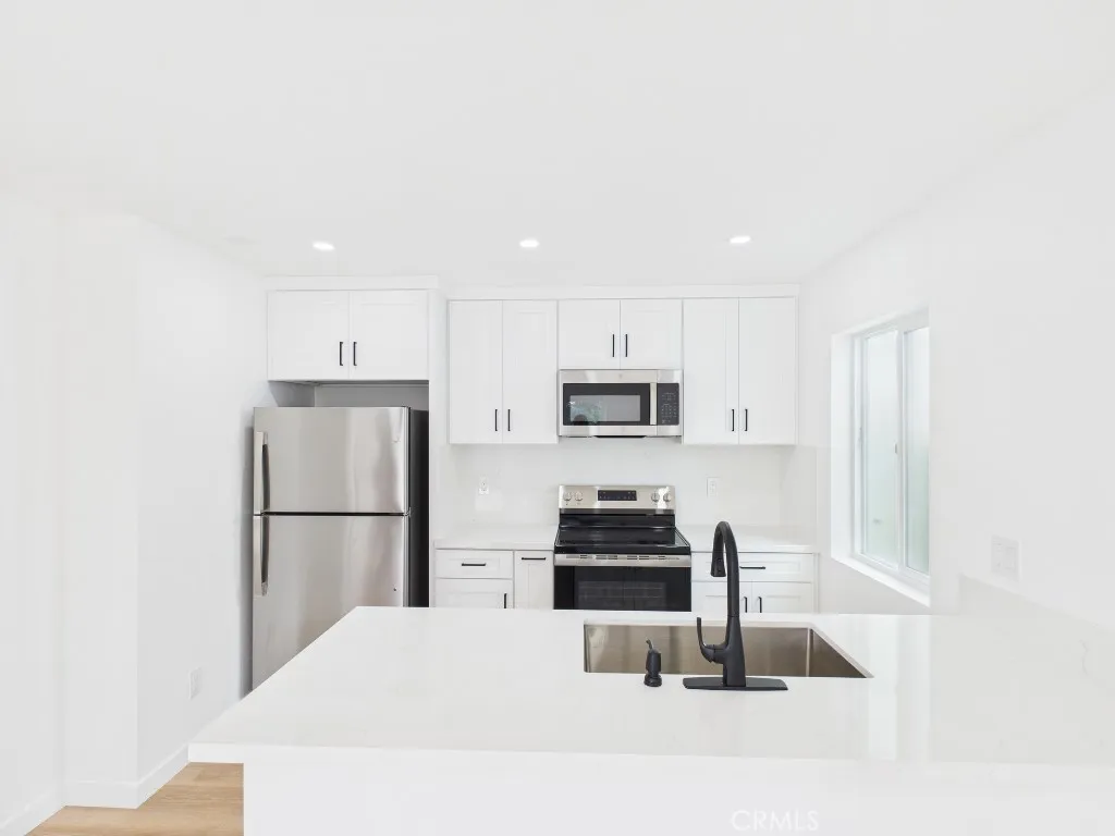 Additional image 3 of 748 Newport Avenue Unit 6, Long Beach, CA 90804