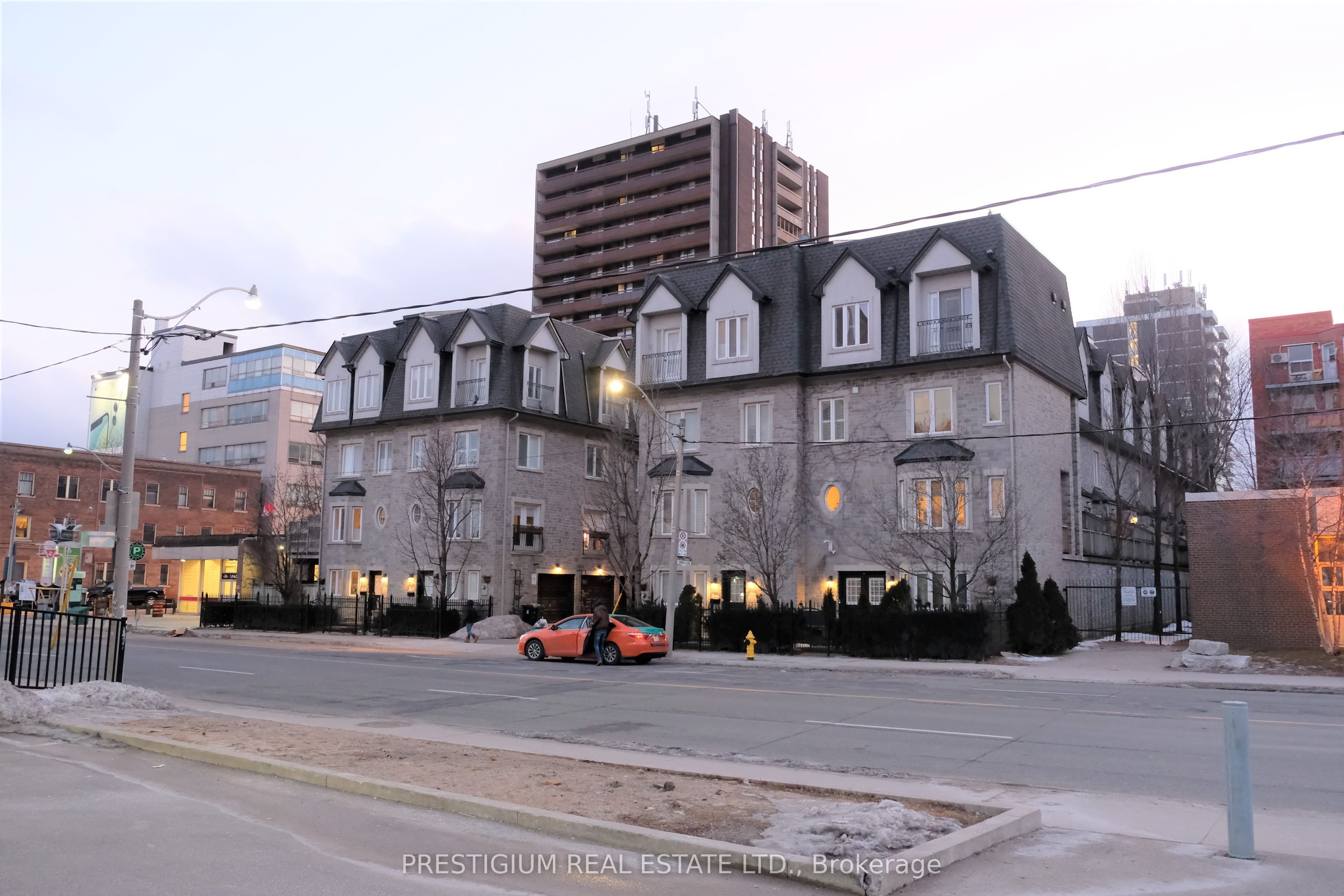 11 Annex Lane, Toronto, ON, M5R 3V2