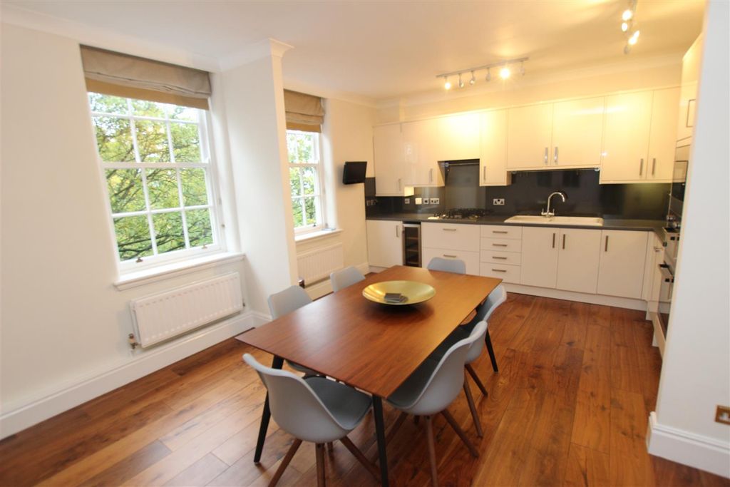 3 bed flat for saleRoyal Standard House, Standard Hill, The Park NG1 photo 3
