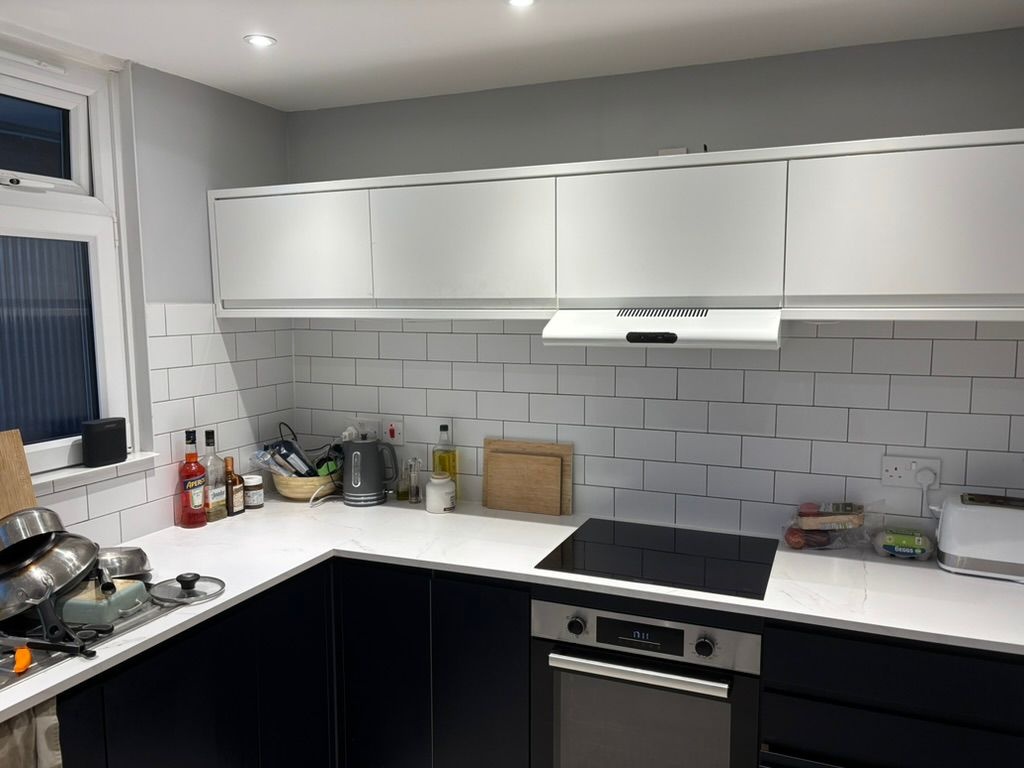 Additional image 3 of Room in a Shared Flat, Heron House, SW11, N1 7GU