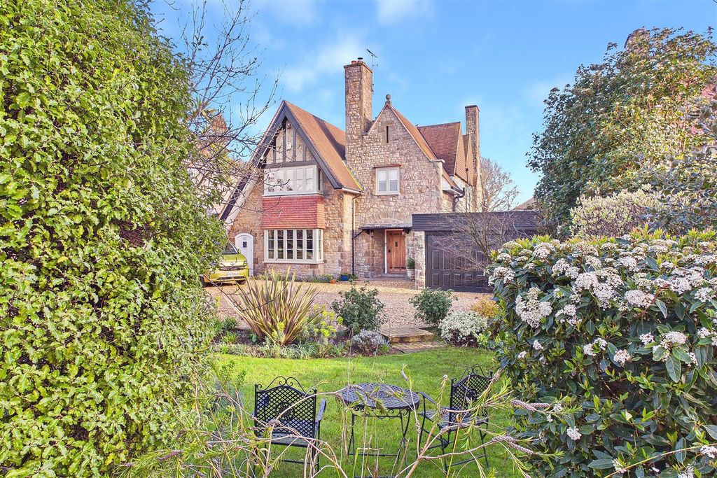 5 bed detached house for saleElegant Character Home On The Avenue, Clevedon BS21