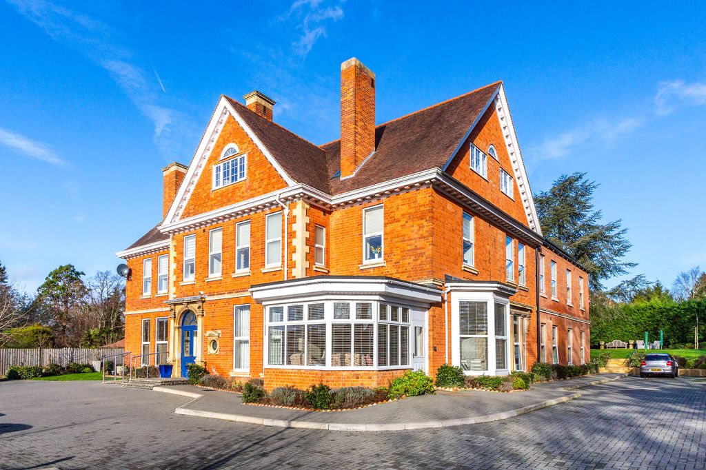 2 bed flat for saleMemorial Hall, Hayway, Rushden NN10