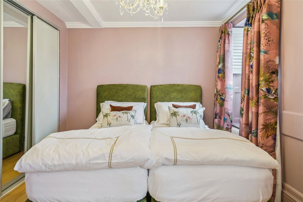 Additional image 7 of 2 bed flat for saleKings Road, Henley-On-Thames, Oxfordshire RG9