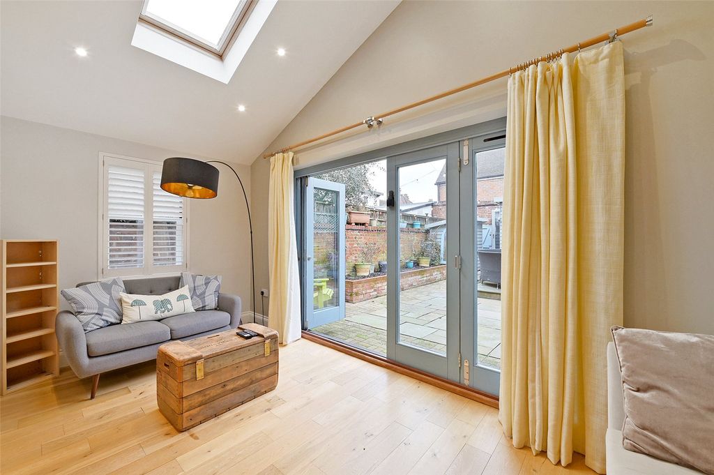Additional image 6 of 2 bed flat for saleStation Road, Henley-On-Thames, Oxfordshire RG9