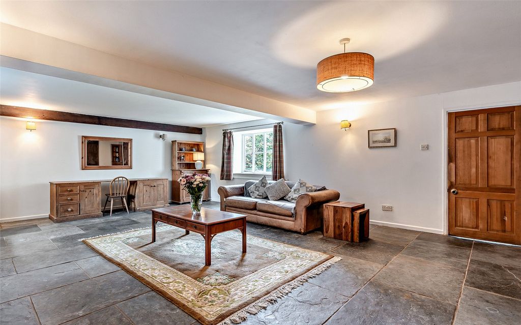 5 bed equestrian for saleLittle Mill, Pontypool, Monmouthshire NP4 photo 5
