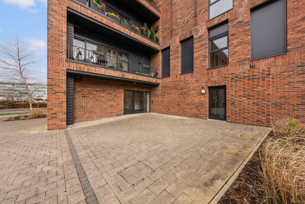 Additional image 16 of 2 bed flat for saleFestival Court, Princes Quay, Glasgow G51
