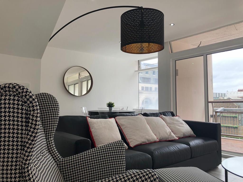 2 Bed Flat, Centre Point House, WC2H