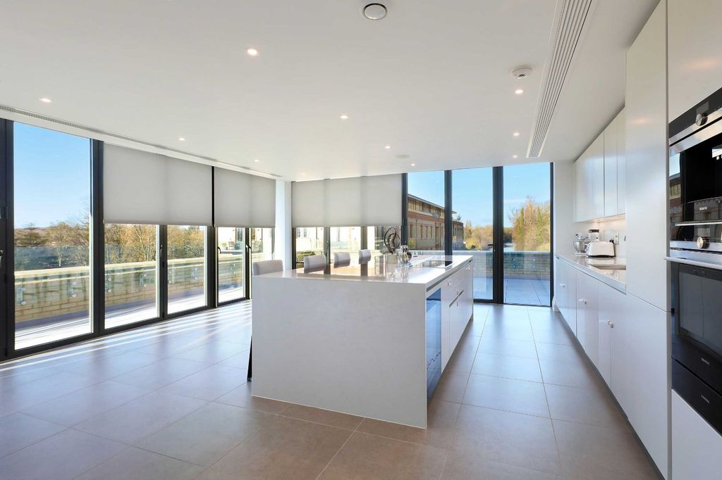 Additional image 11 of 4 bed flat for saleGlen Island, Taplow, Buckinghamshire SL6