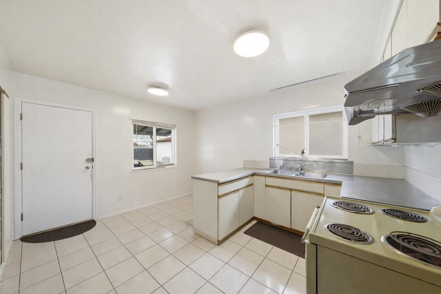 Additional image 3 of 5679 Clinton Street, Burnaby, BC, V5J 2M2