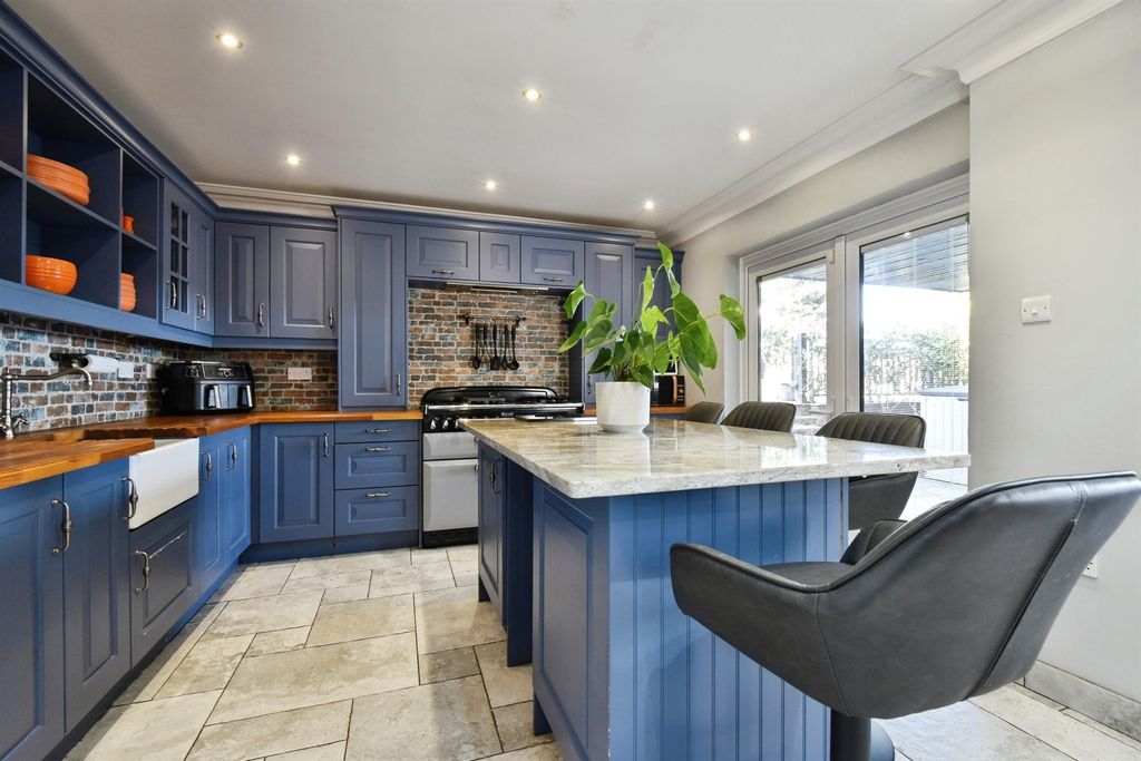 Additional image 2 of 4 bed detached house for saleThe Oaks, Quakers Yard, Treharris CF46