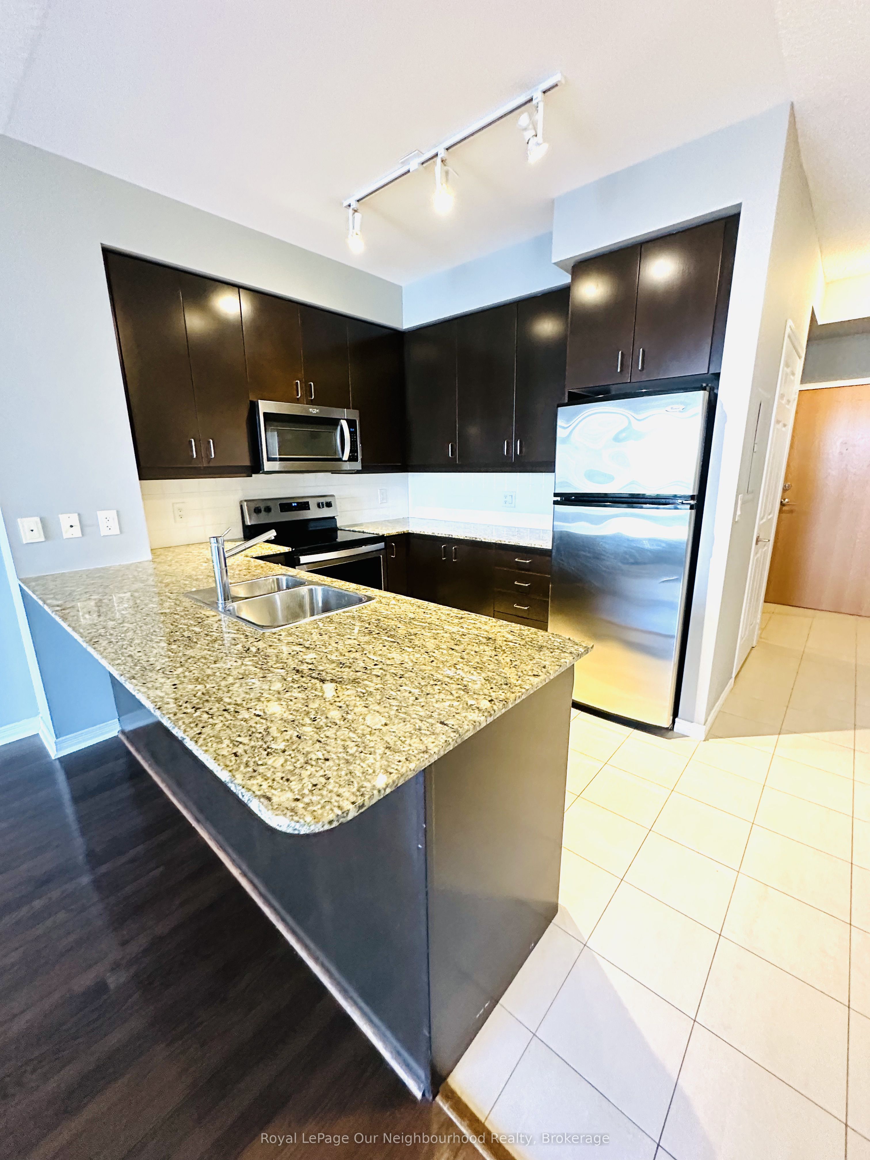 Additional image 3 of 806-736 Spadina Avenue, Toronto, ON, M5S 2J6