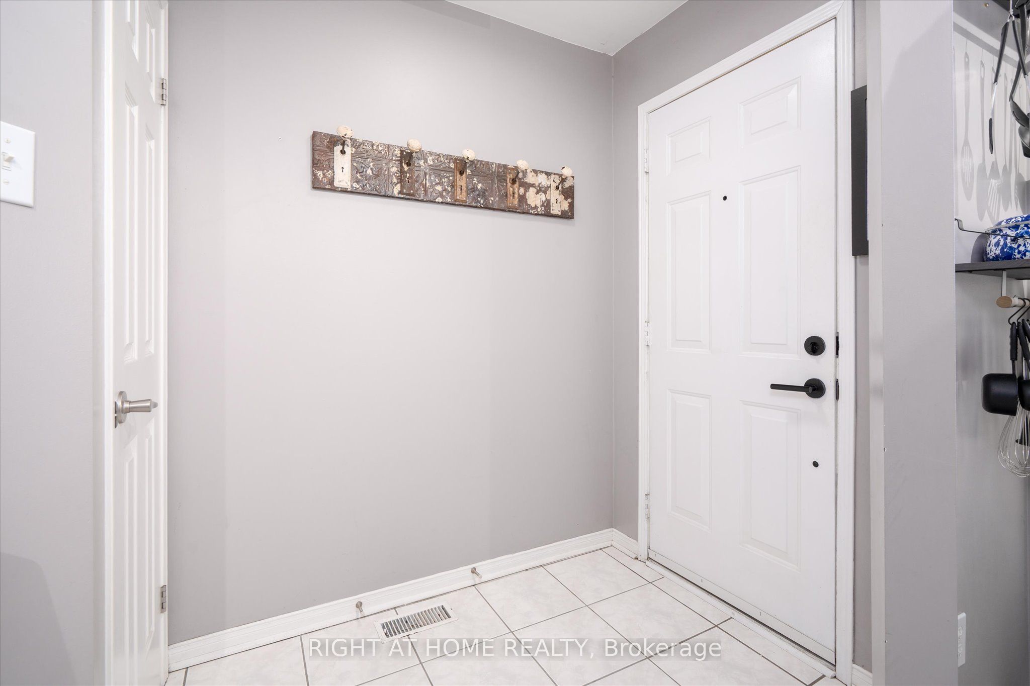 Additional image 4 of 1149 Craven Road, Toronto, ON, M4J 4V7
