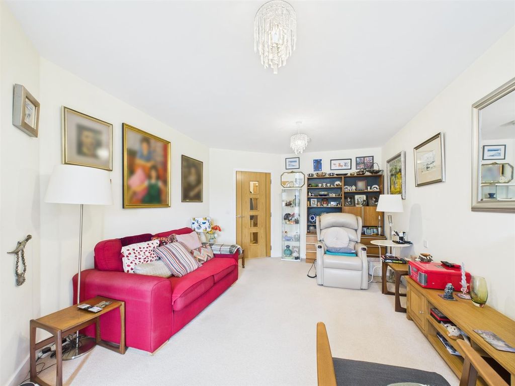 2 bed flat for sale33 Darroch Gate, Coupar Angus Road. Blairgowrie PH10 photo 2