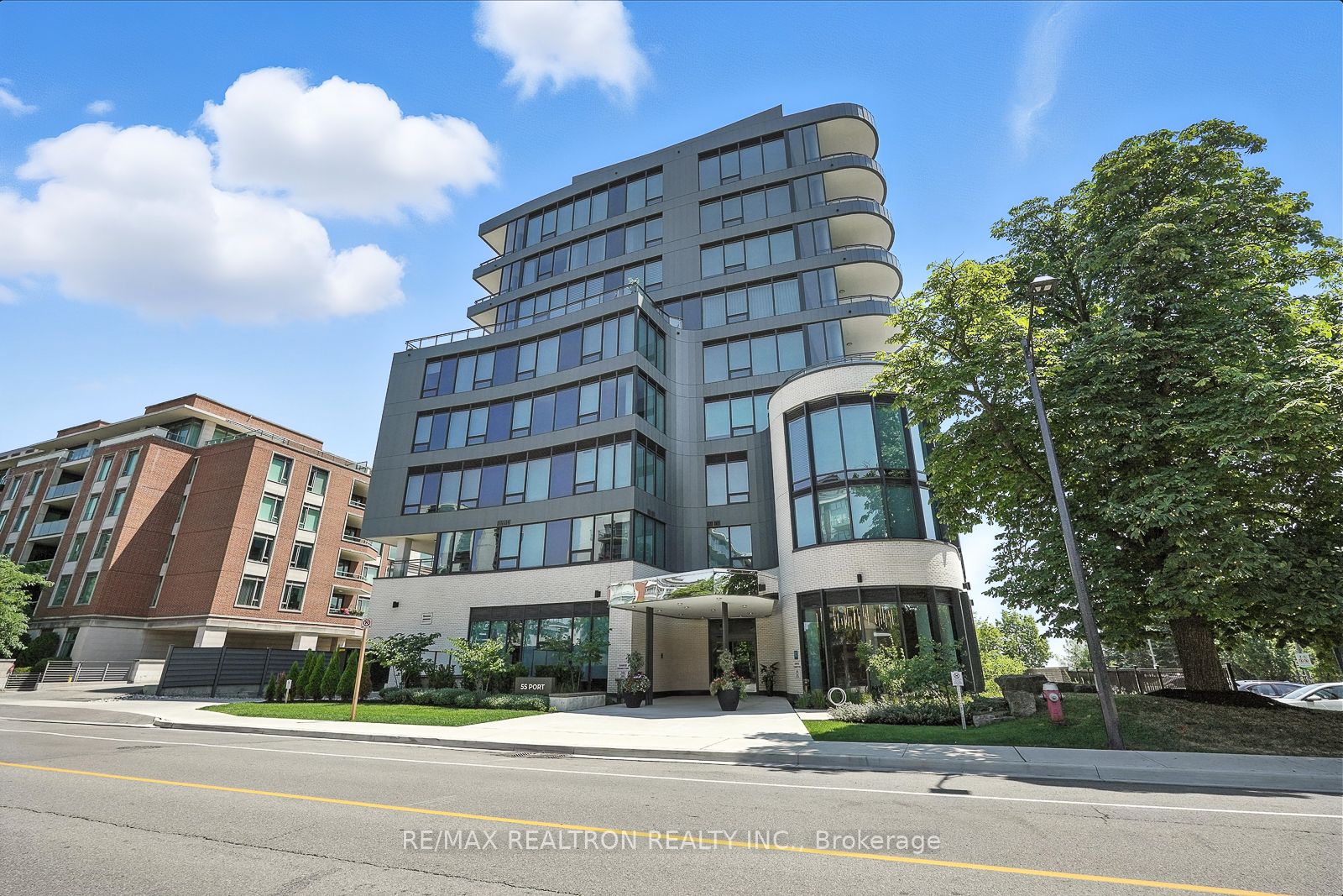 102-55 Port Street E, Mississauga, ON, L5A 4P3