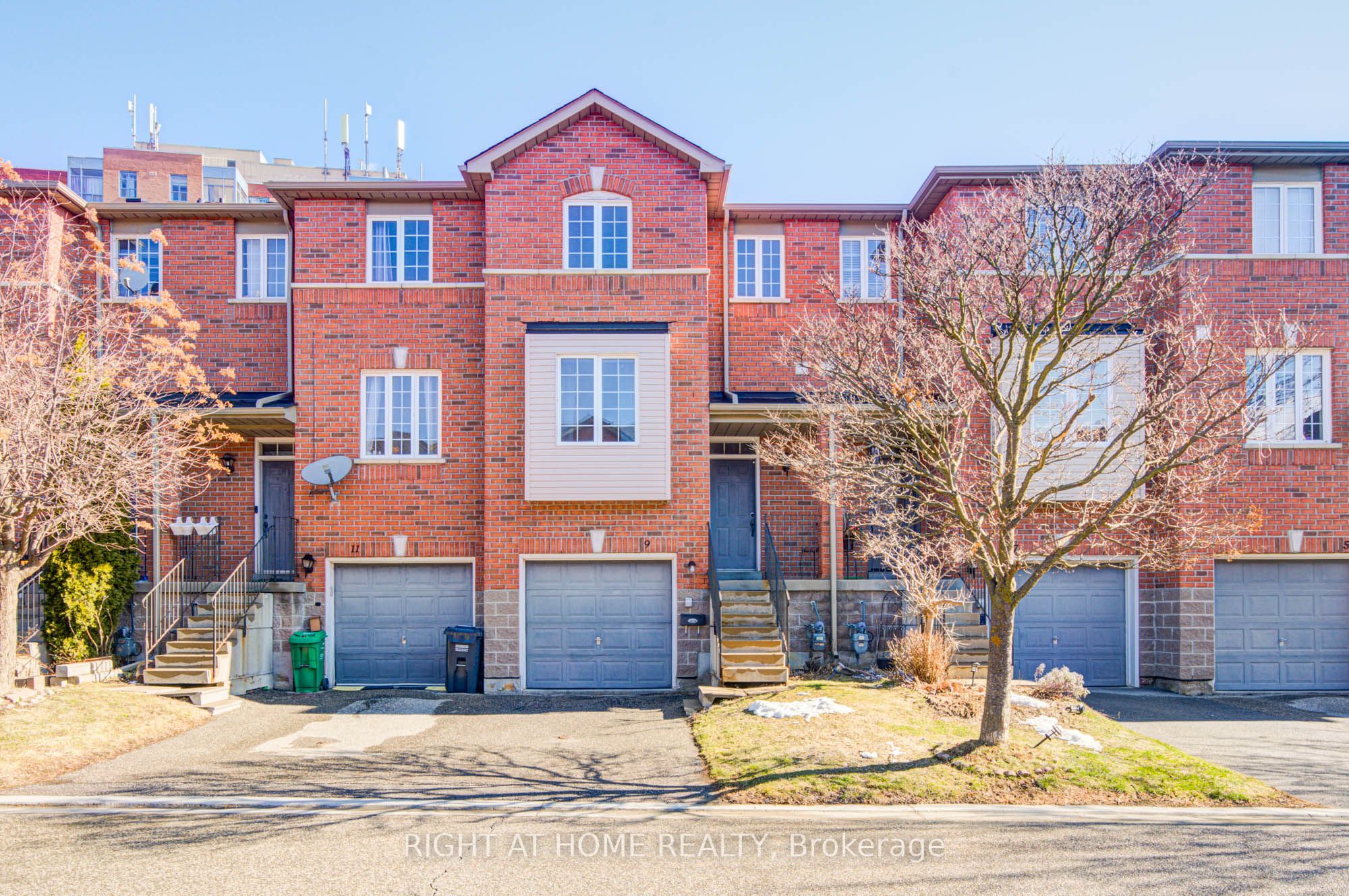 9-120 Railroad Street, Brampton, ON, L6X 5A1