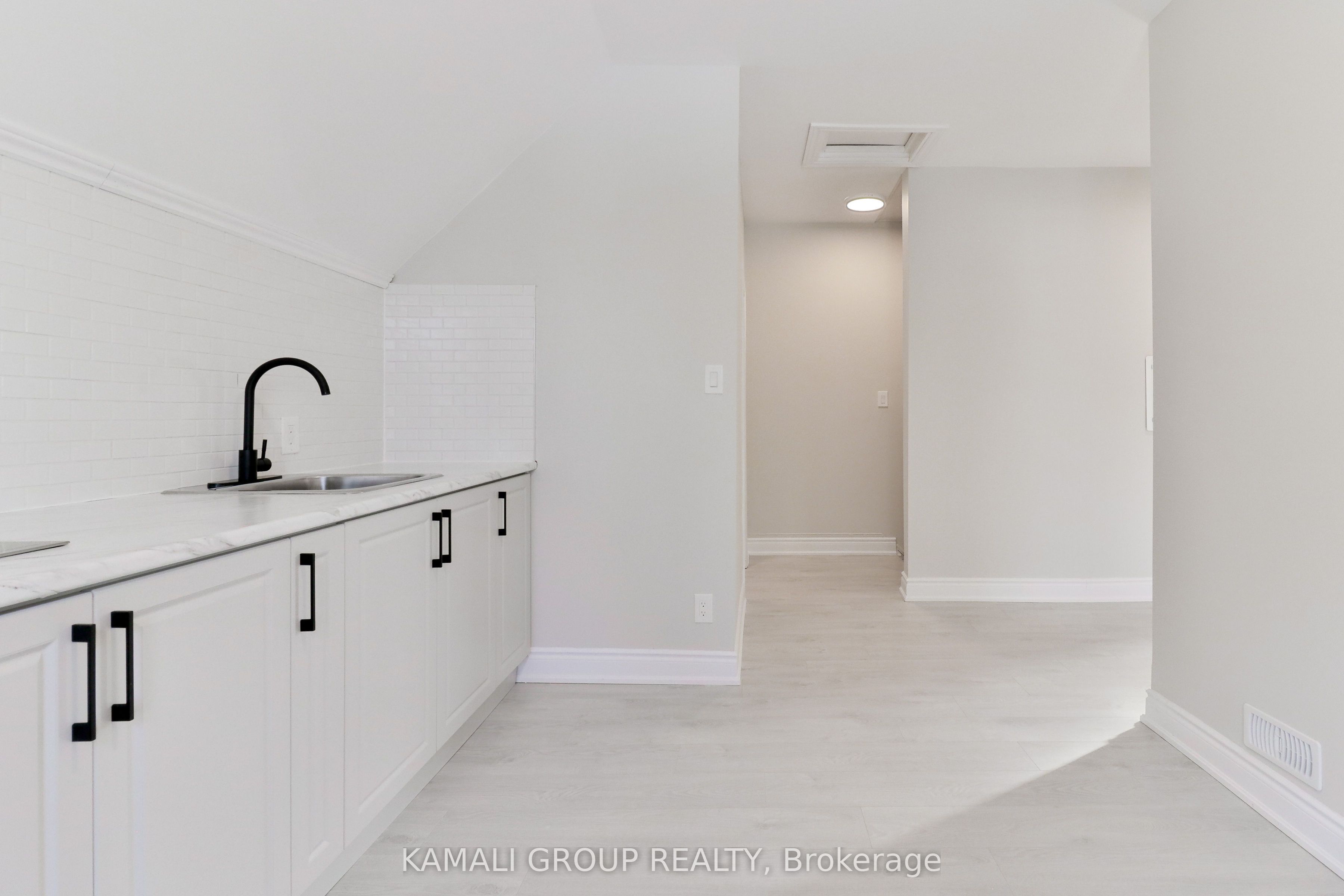 Additional image 5 of UNIT 3-93 Mcmillan Drive, Oshawa, ON, L1G 3Z7