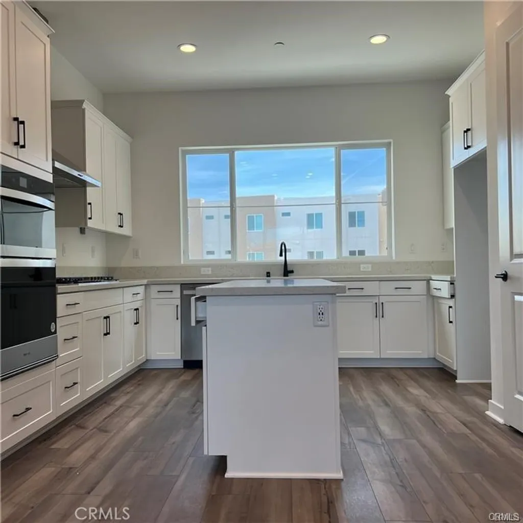 Additional image 8 of 1081 Cadence, Irvine, CA 92618