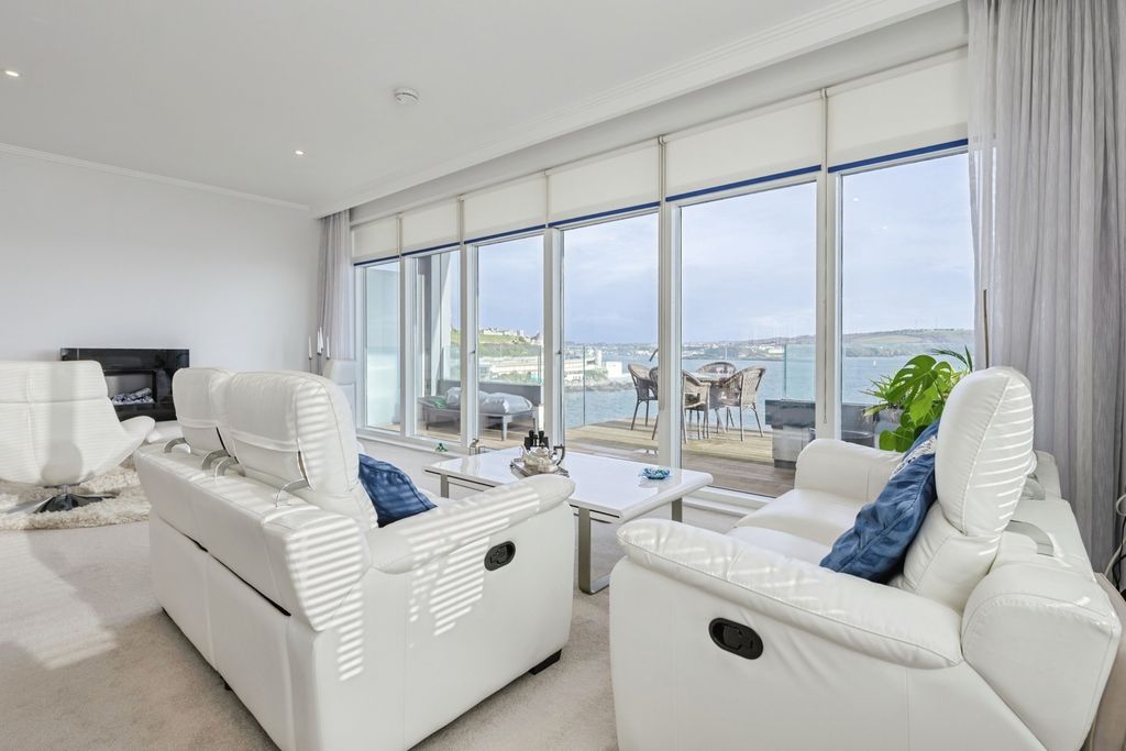 Additional image 3 of 3 bed flat for saleHoe Road, Plymouth, Devon PL1