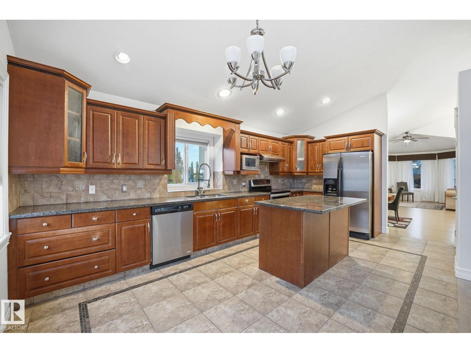 Additional image 4 of 1324 70 Street SW, Edmonton, AB, T6X1K9