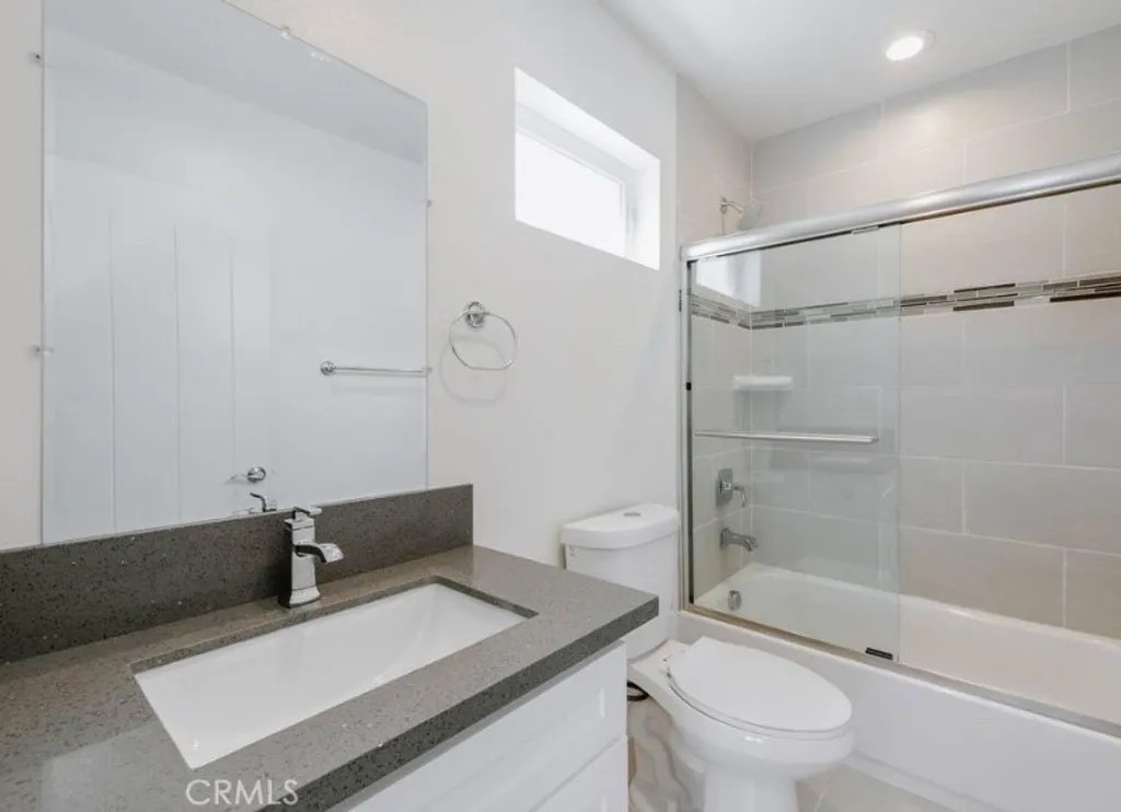 Additional image 13 of 427 N Heliotrope Dr, Los Angeles, CA 90004