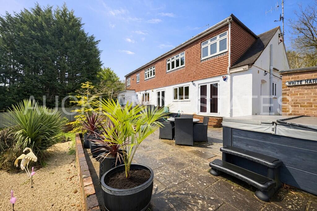 Additional image 26 of Swanland Road, Brookmans Park