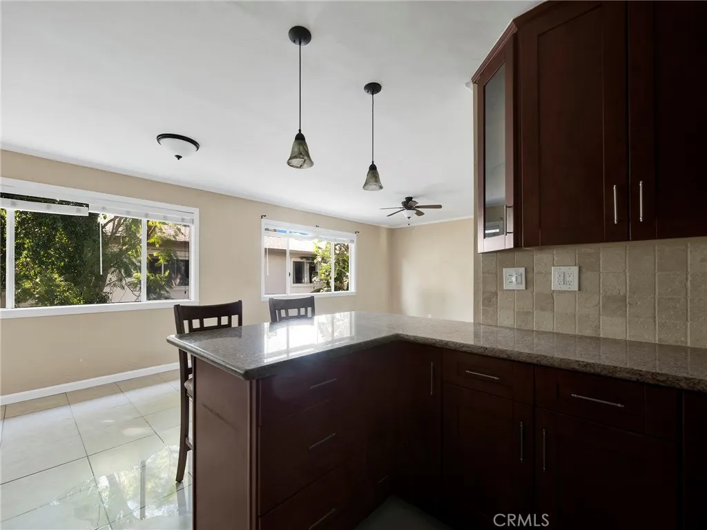 Additional image 12 of 18547 Collins Street Unit B24, Tarzana, CA 91356