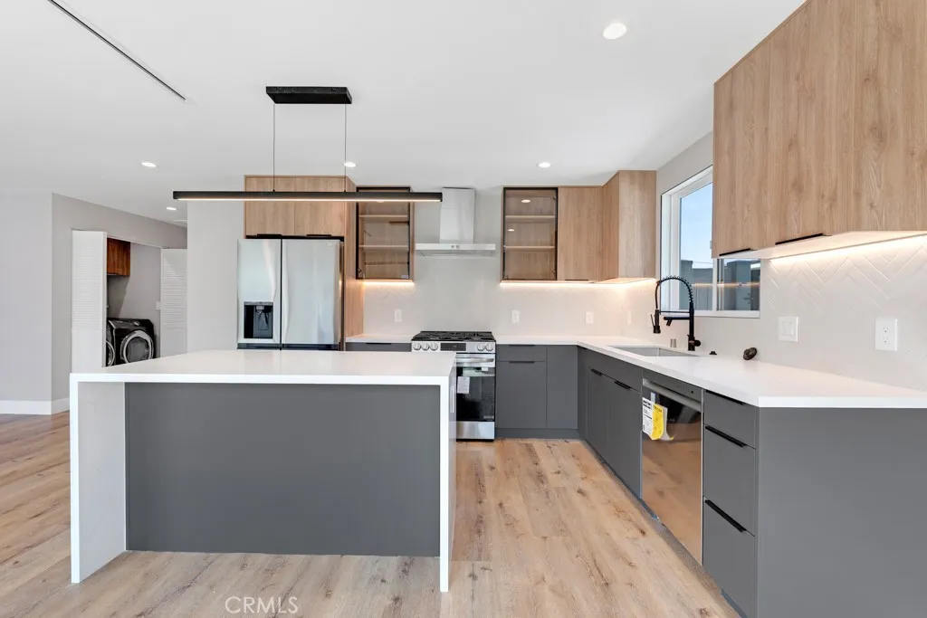 Additional image 29 of 18240 Hartland Street, Reseda, CA 91335