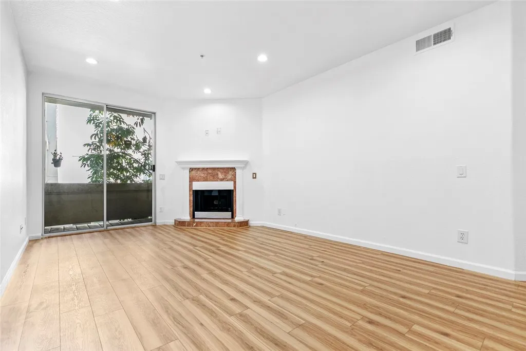 Additional image 10 of 16940 Chatsworth Unit 208, Granada Hills, CA 91344