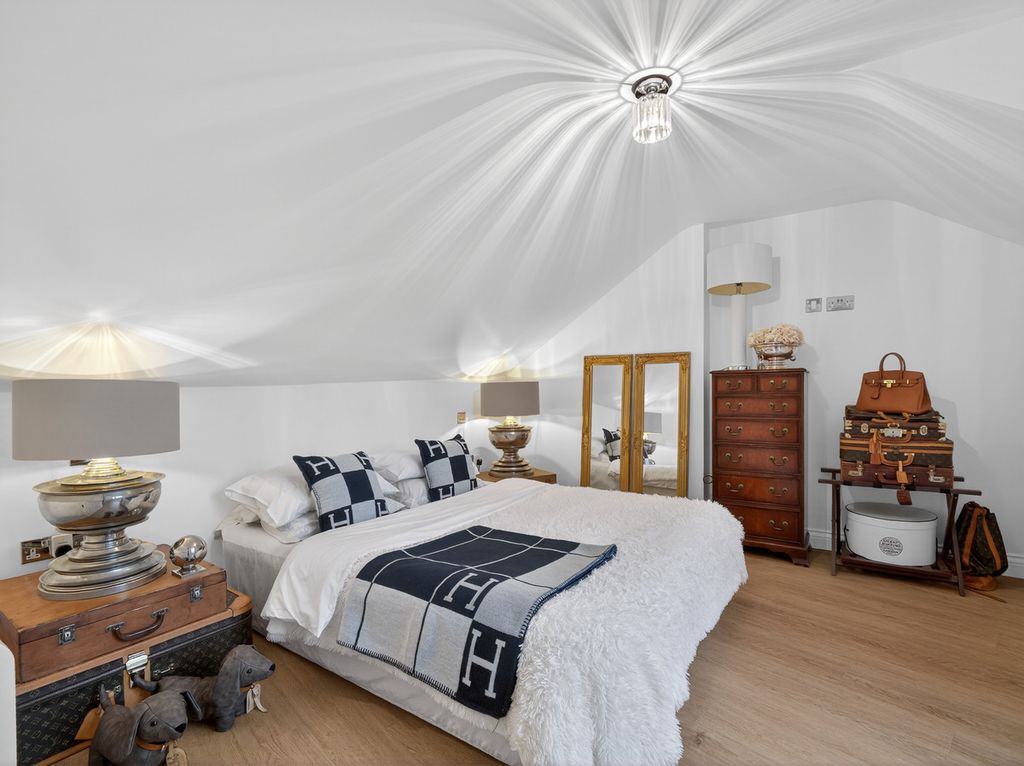 Additional image 28 of 3 bed flat for saleFriday Street Henley-On-Thames, Oxfordshire RG9