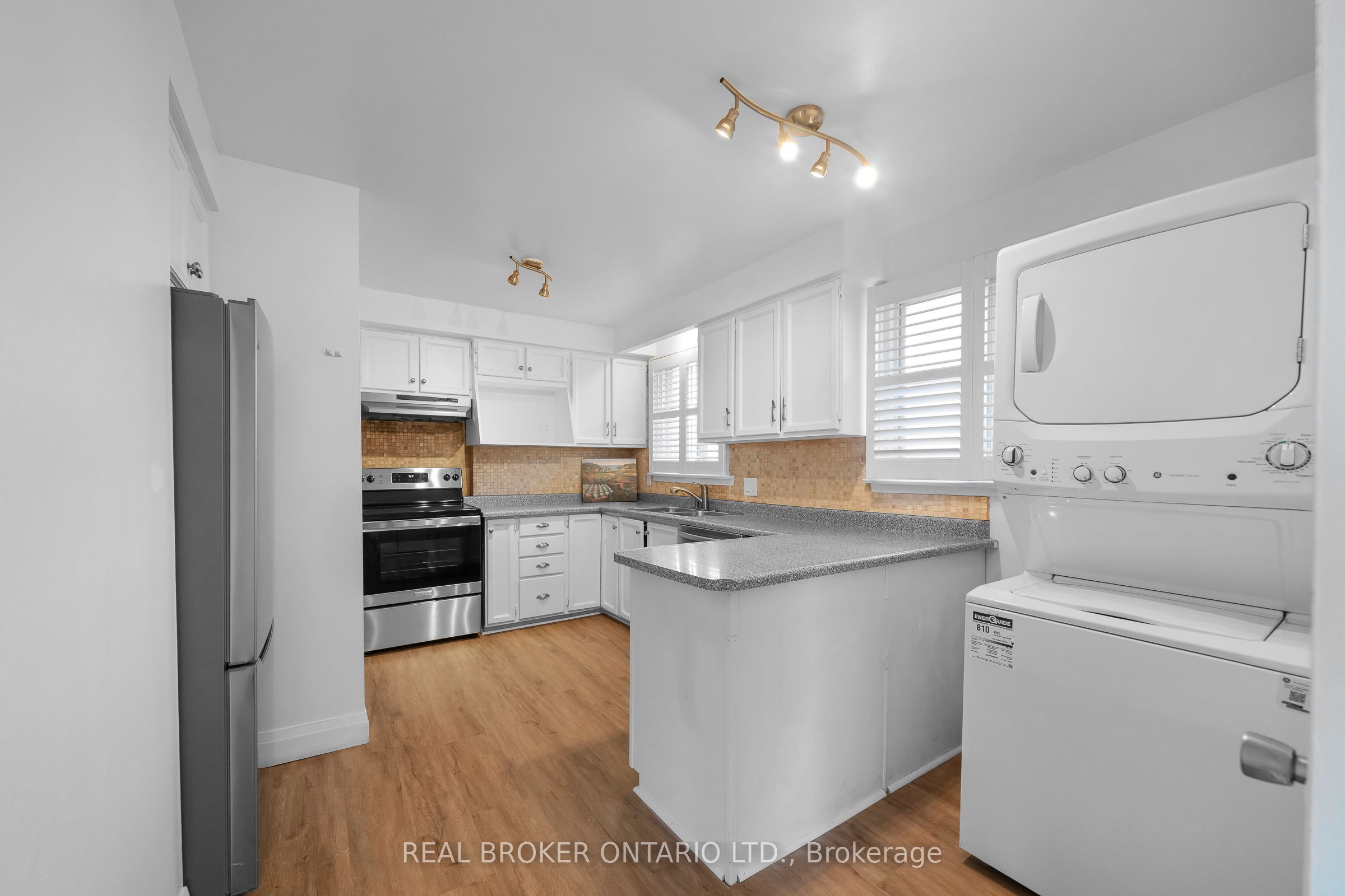 Additional image 2 of MAIN-2518 Harman Court, Mississauga, ON, L5J 1T8