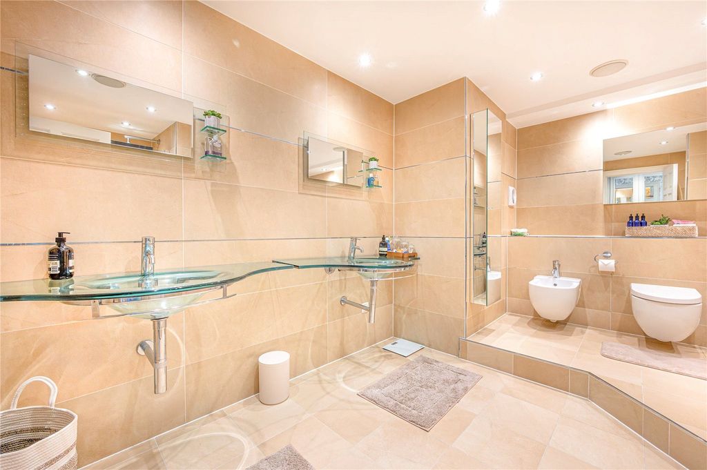 Additional image 17 of 3 bed flat for saleWyfold Court, Kingwood, Oxfordshire RG9