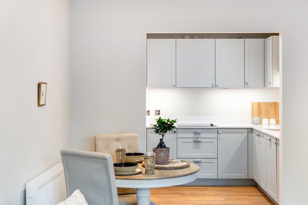 Additional image 5 of 3 bed flat for saleBower House, Arden Lawn, Stratford Road, Henley In Arden, Warwickshire B95