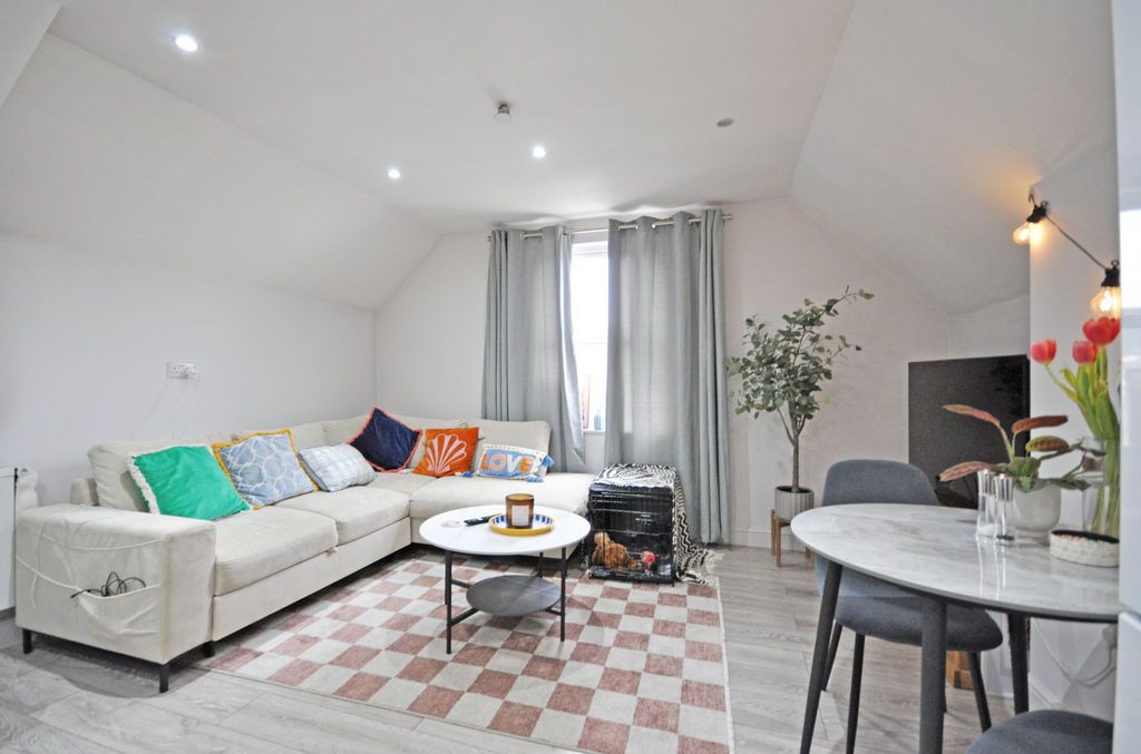 Additional image 5 of 2 bed flat for saleLuxury Top Floor Apartment, Caerau Road, Newport NP20