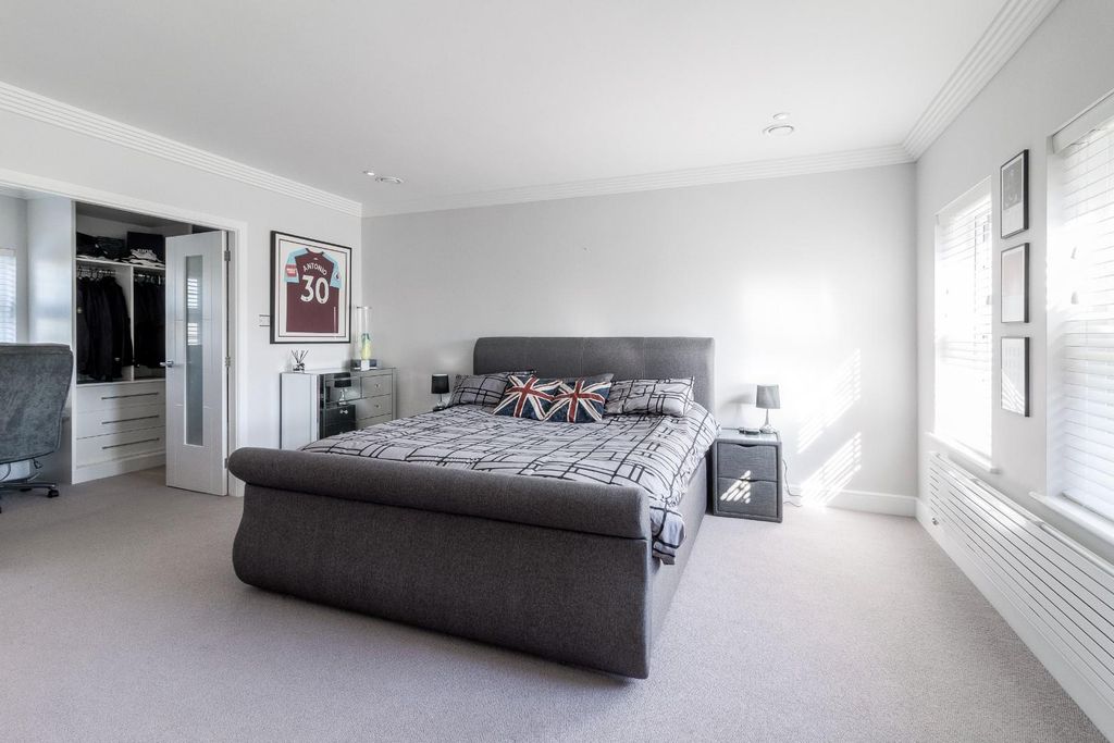 Additional image 22 of 6 bed detached house for saleBelfry Lane, Collingtree Park, Northampton NN4