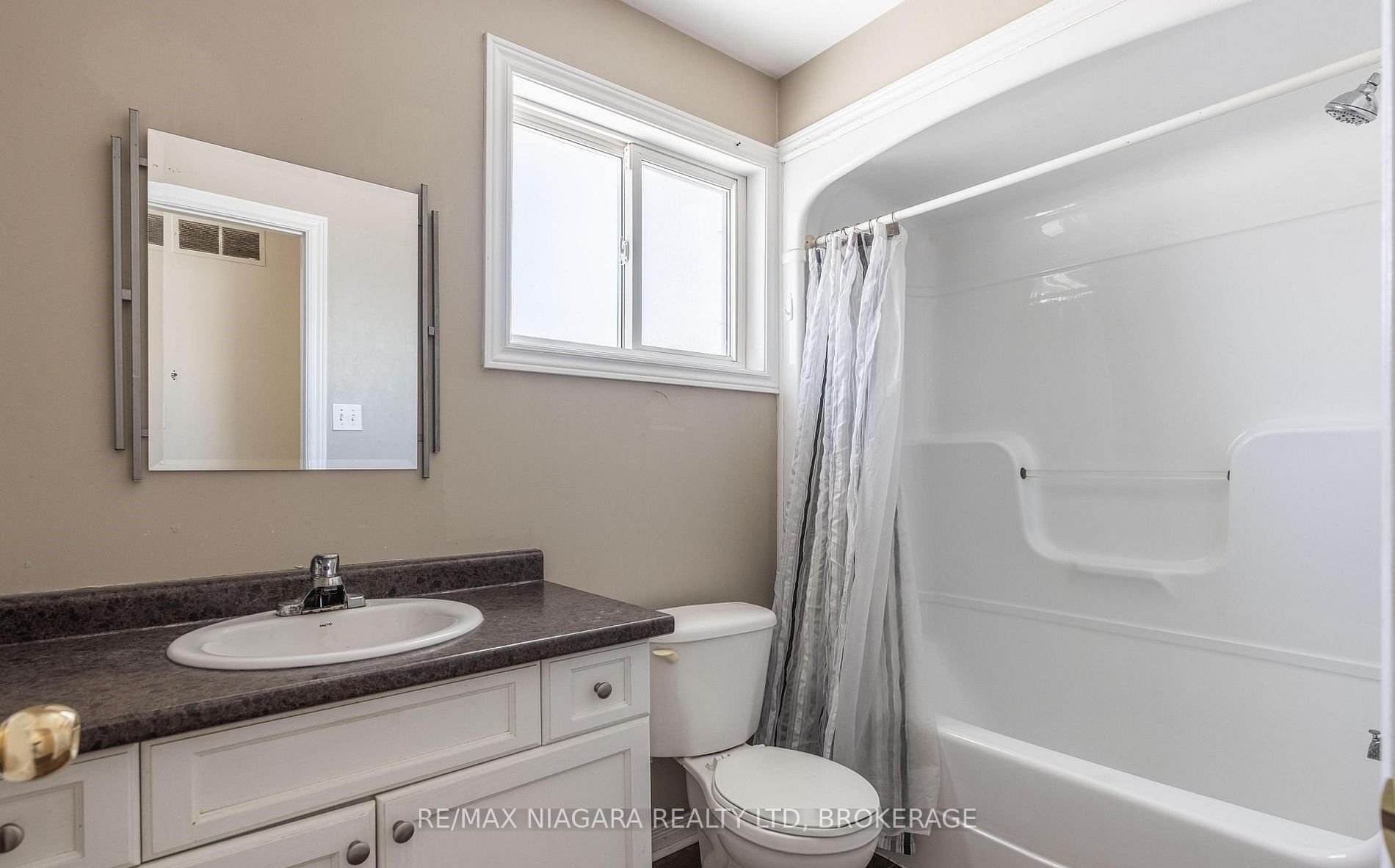 Additional image 6 of Upper-138 Carlton Street, St. Catharines, ON, L2R 7S6
