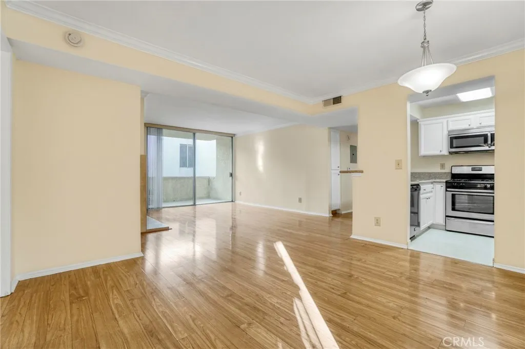 Additional image 2 of 5325 Newcastle Avenue Unit 240, Encino, CA 91316