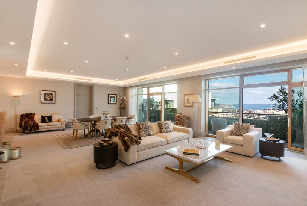 3 bed flat for saleRoyal Terrace, Glategny Esplanade, St. Peter Port, Guernsey GY1