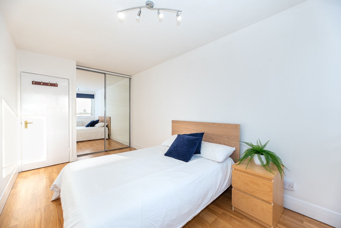 Additional image 4 of 2 Bed Flat, Park South, SW11, N1 7GU