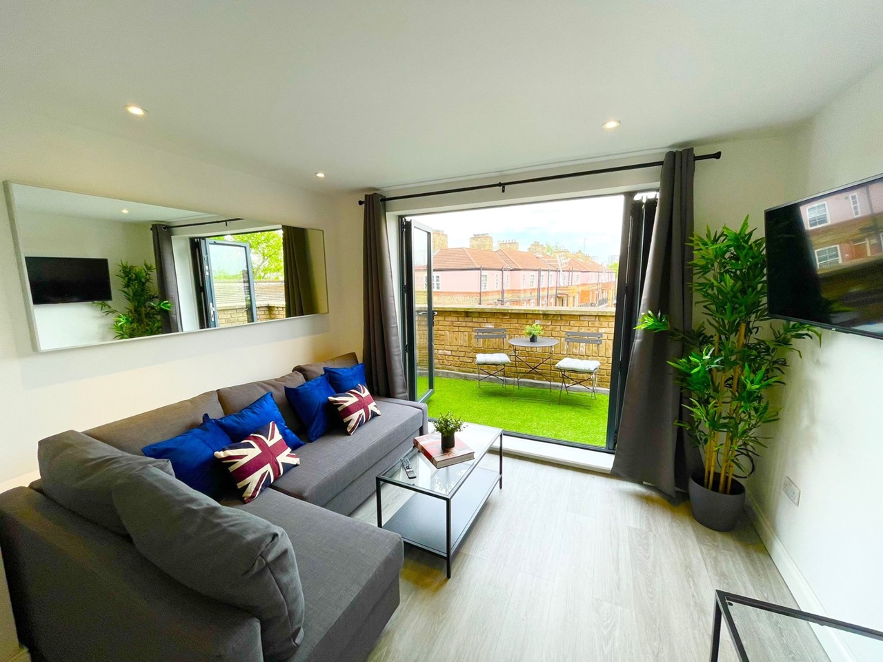 Additional image 3 of 2 Bed Flat, Spa Road, SE16, N1 7GU