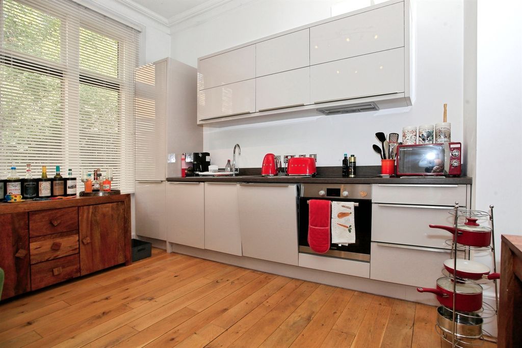 Additional image 2 of 2 bed flat for salePriestgate, Peterborough PE1