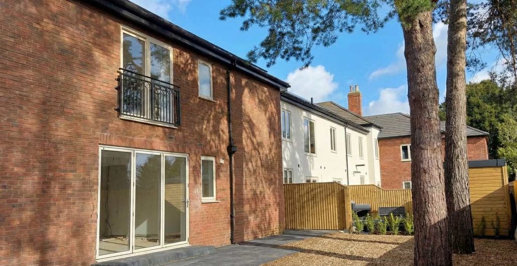 2 bed flat for saleFlat 4, 42 Waltham Road, Grimsby DN33
