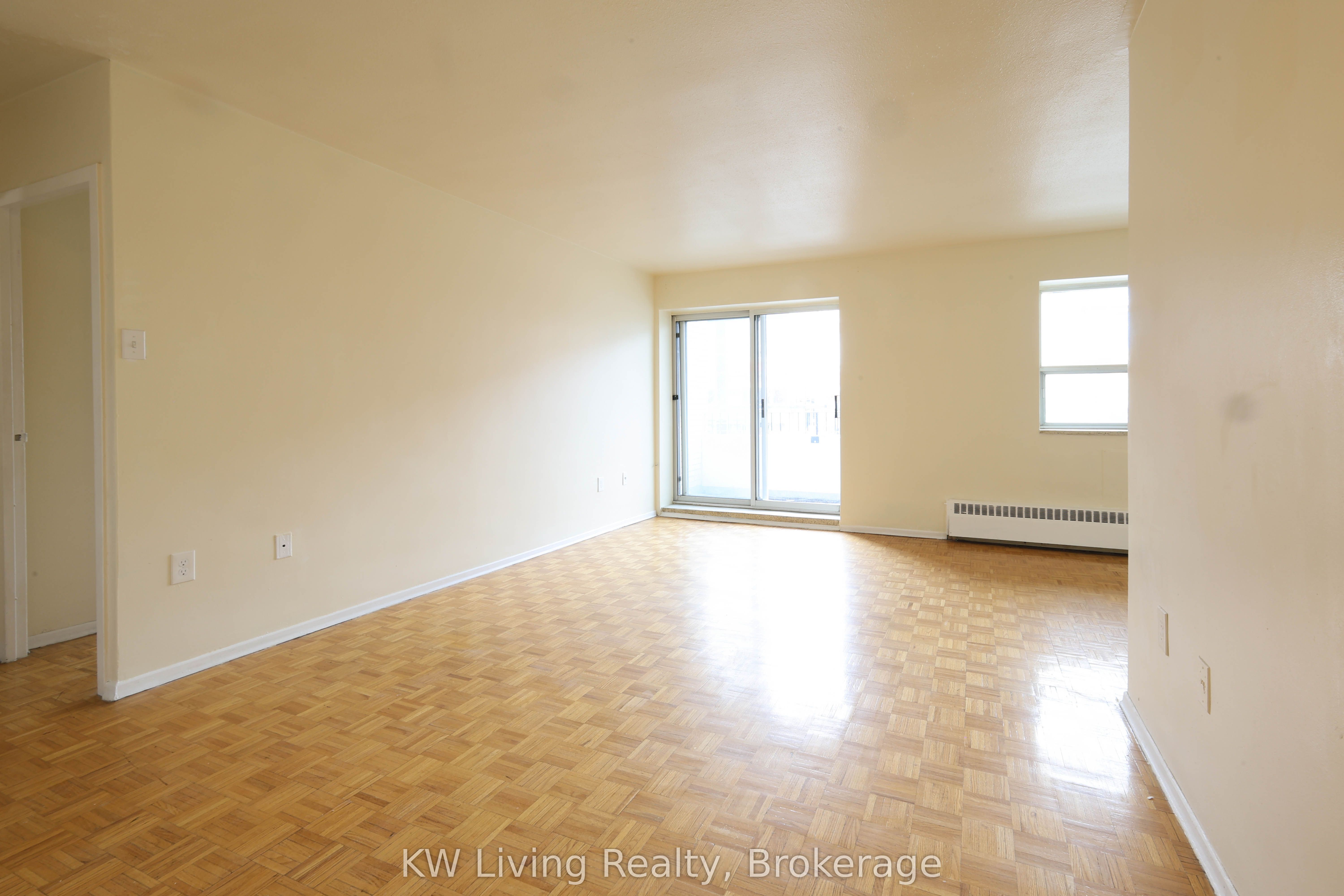 Additional image 2 of 207-480 Lakeshore Road E, Mississauga, ON, L5G 1J2