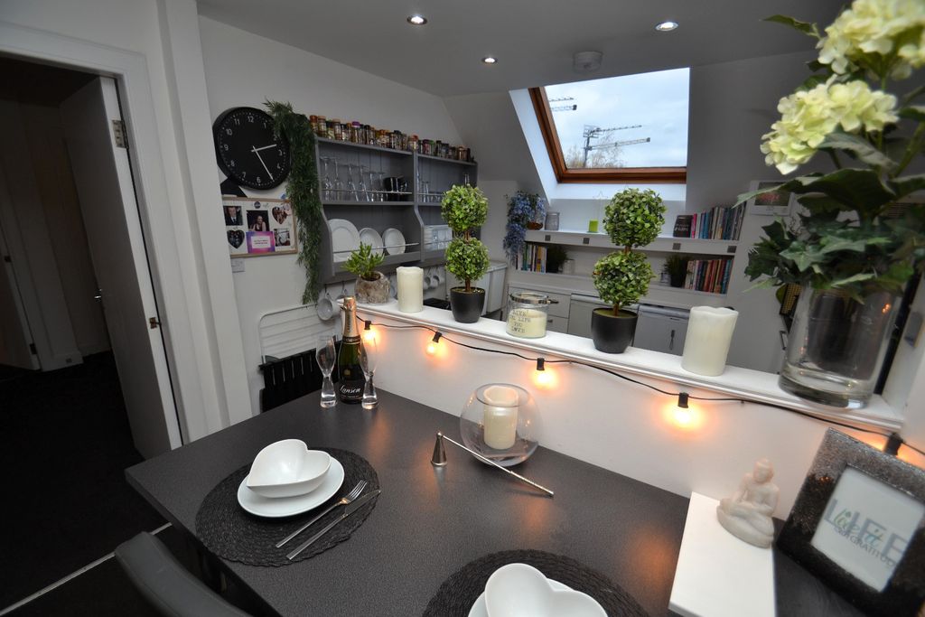 Additional image 12 of 2 bed flat for sale32 Hunterhill Road, Paisley, Renfrewshire PA2