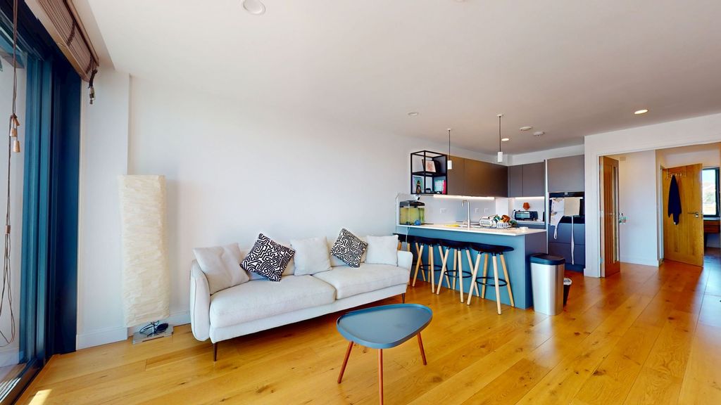 3 bed flat for saleHarbour Arch Quay, Sutton Harbour, Plymouth. PL4 photo 4