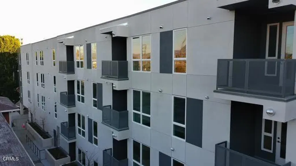 Additional image 5 of 18900 Parthenia Street Unit 101, Northridge, CA 91324