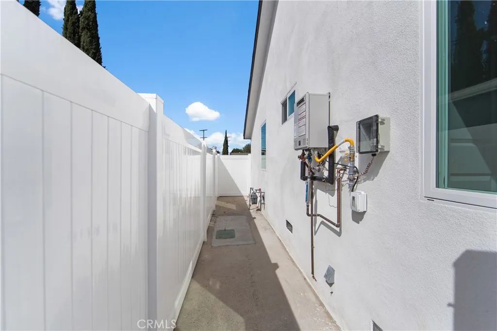 Additional image 66 of 406 Eton Dr, Burbank, CA 91504