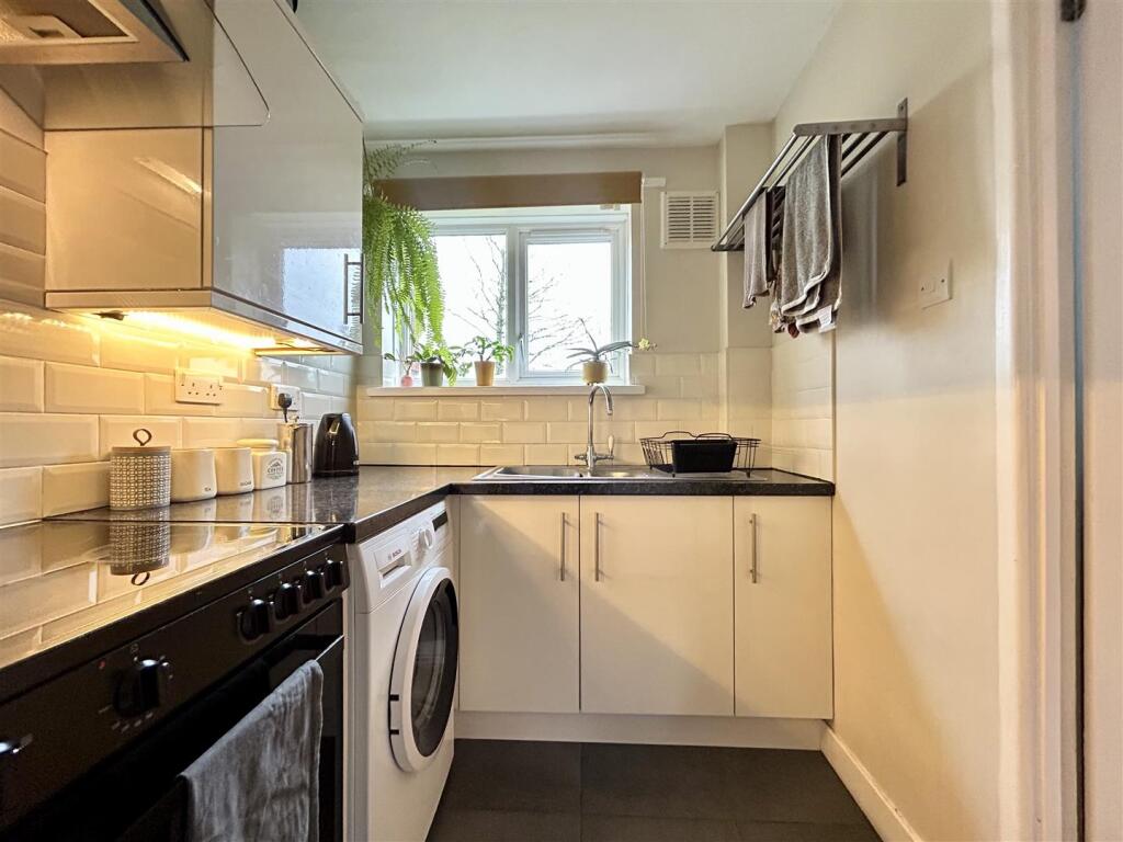 Additional image 10 of Spiral Close, Halesowen