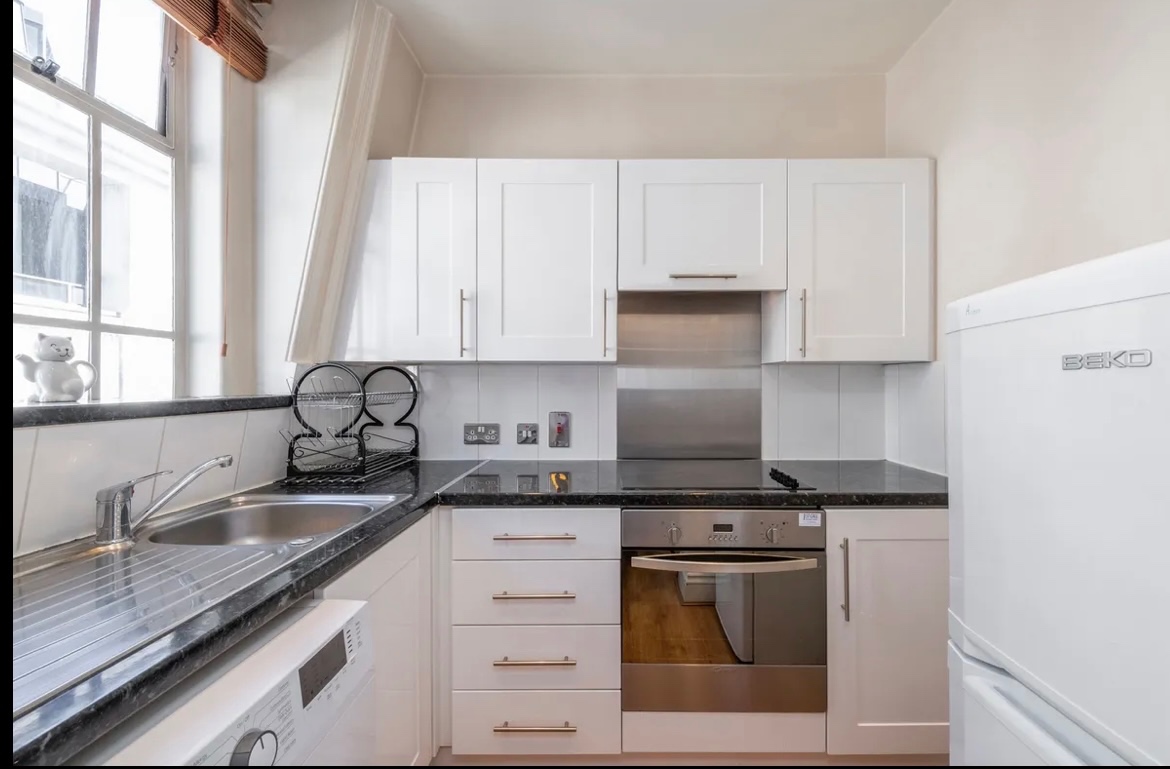 Additional image 4 of 1 Bed Flat, Bank Chambers, SW1Y